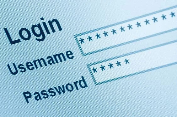 Крупный план формы входа: поля Username и Password заполнены звёздочками — так же выглядит фишинговая копия