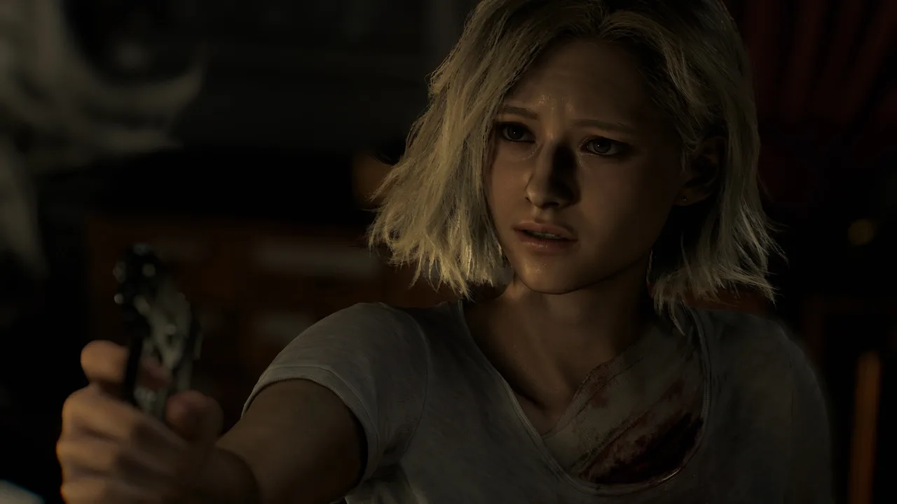 Грейс Эшкрофт из Resident Evil Requiem в тёмной комнате: испуганное лицо, вытянутая рука с пистолетом, кровь на футболке